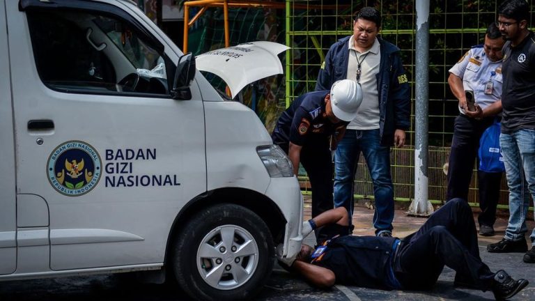 1 Guru Patah Kaki, 1 Siswa Dioperasi