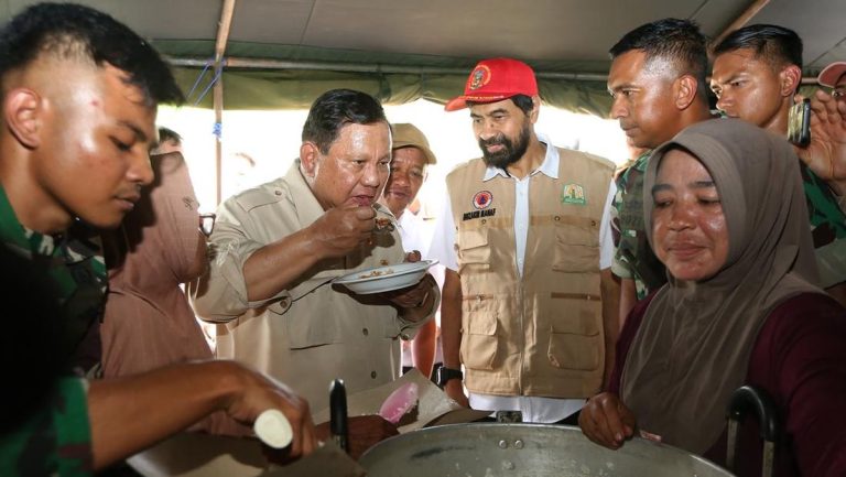 Prabowo Bermalam di Aceh Saat Kunjungi Lokasi Bencana