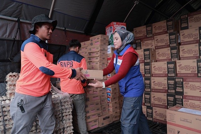 Nusantara Regas Turun Tangan Salurkan Bantuan Tanggap Darurat di Sumatra : Okezone News
