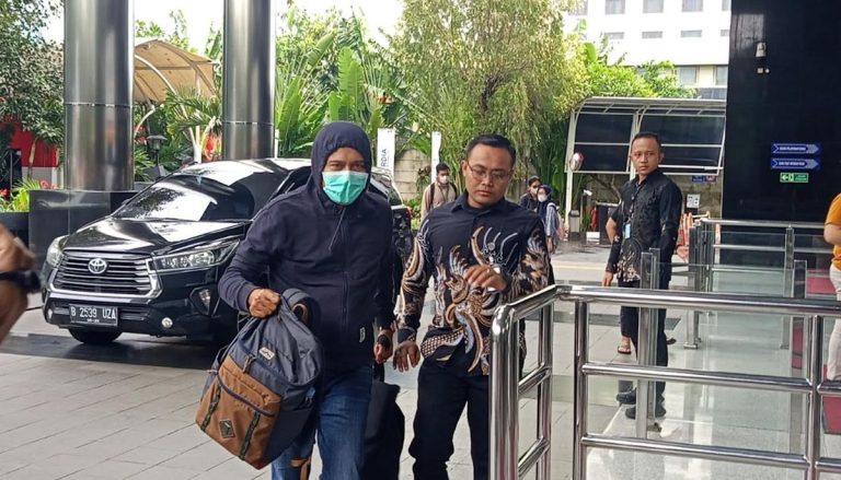 OTT di Kalsel, KPK: Kasus Pemerasan, Uang Ratusan Juta Disita : Okezone News