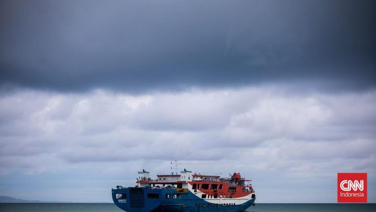Pelabuhan Merak Macet, Kapal Sulit Bersandar Imbas Cuaca Buruk