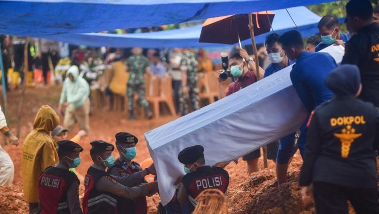 1030 Tewas, 600 Ribu Mengungsi