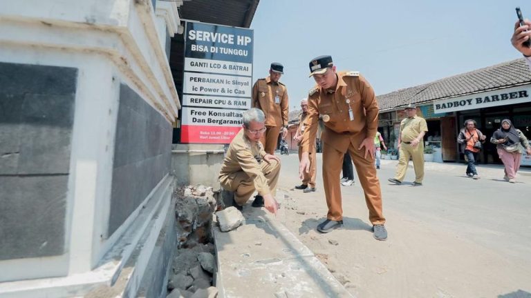 Bupati Klaten Hamenang Minta Warga Jaga Drainase Jalan Manisrenggo