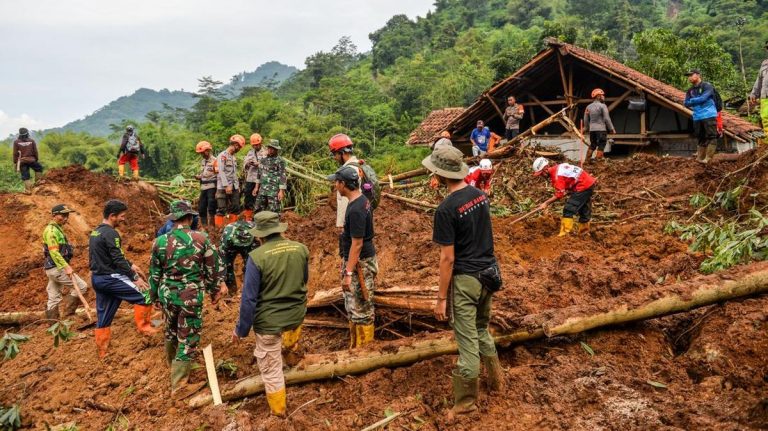 Longsor di Arjasari Kabupaten Bandung, 3 Warga Tertimbun