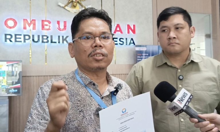 Polemik Ijazah Jokowi Memanas, Bonatua Laporkan ANRI dan KPU ke Ombudsman : Okezone News