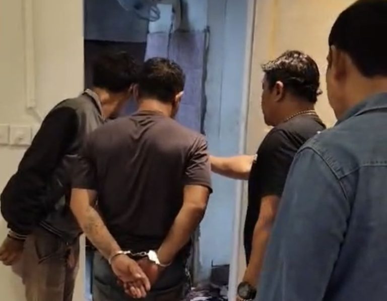 Terbakar Api Cemburu, Pria di Kebayoran Baru Tusuk Istri Sirih dan Kekasihnya : Okezone News