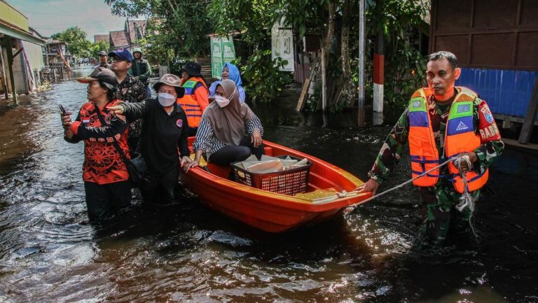 Kepala BGN Sebut Ratusan Dapur MBG di Sumatra Hilang Kontak