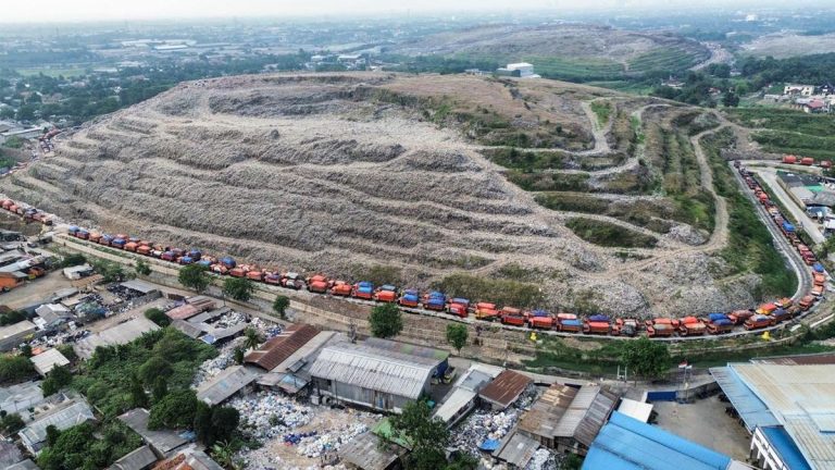 Sopir Wafat Kala Antre di Bantargebang, DKI Tata Jadwal Angkut Sampah