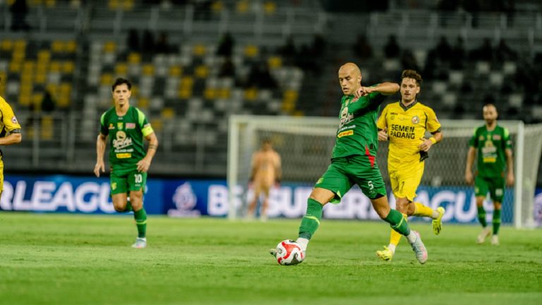 Persebaya Surabaya Pantau Kondisi 2 Pemain Bertahan Jelang Hadapi Borneo FC