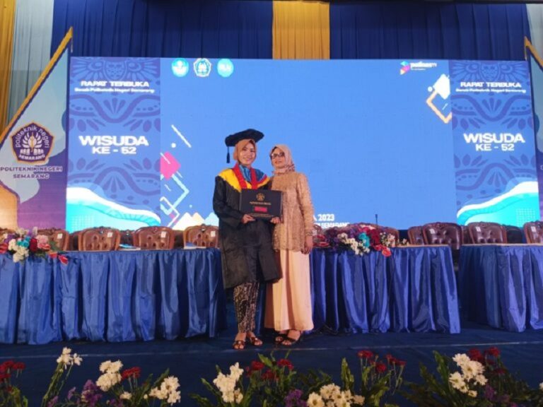 Kisah Mahasiswi Cantik Aissya Embun, Wisudawati Polines dengan Predikat Terdisiplin Tak Pernah Bolos Kuliah : Okezone Edukasi