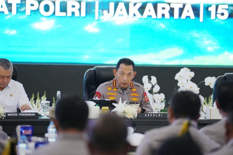 Kapolri Hadiri Rakor Lintas Sektoral, Sinergisitas Stakeholder Kunci Pelayanan Nataru : Okezone News