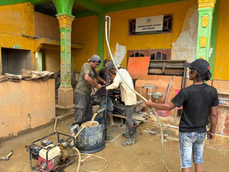 Polri Bangun Sumur Bor di Aceh Tamiang, Warga Bisa Konsumsi Air Bersih : Okezone News