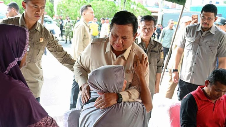 Prabowo Perintahkan Listrik Sumatra Pulih Paling Lambat Minggu Malam
