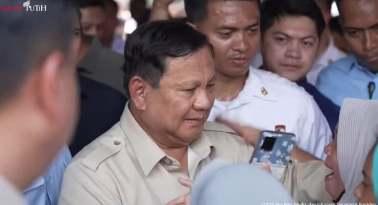 Prabowo Kunjungi Pengungsi di Langkat Disambut Tangisan Emak-Emak : Okezone News
