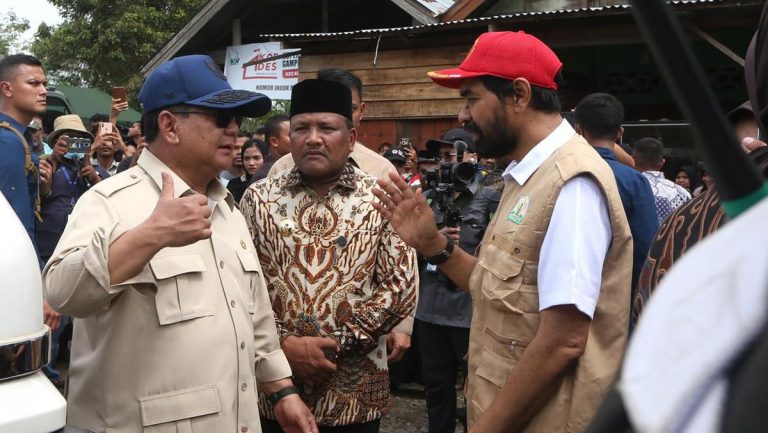 Prabowo Minta Mendagri Copot Bupati Aceh Selatan Umrah saat Bencana
