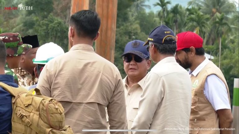 Prabowo Tinjau Pembangunan Jembatan Bailey di Bireuen yang Rusak karena Banjir : Okezone News