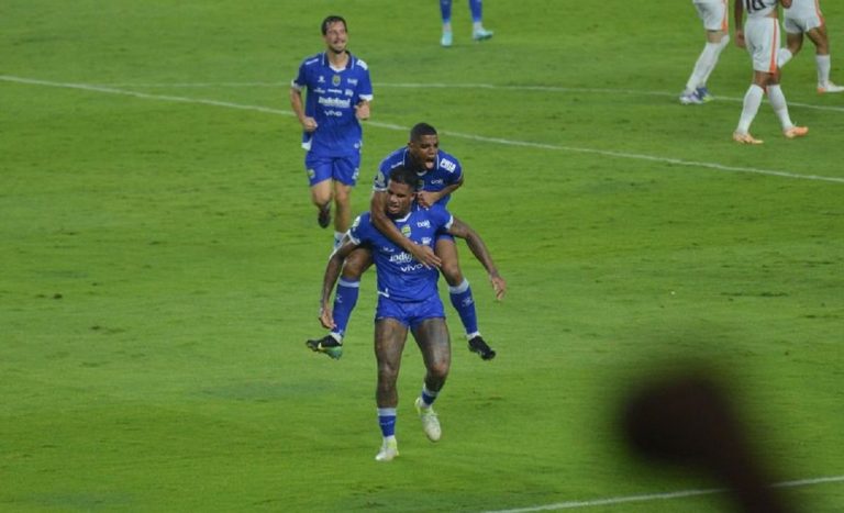 Daftar Line Up Persib Bandung vs Bangkok United: Teja Paku Alam Comeback, Ramon Tanque Siap Cetak Gol Lagi! : Okezone Bola