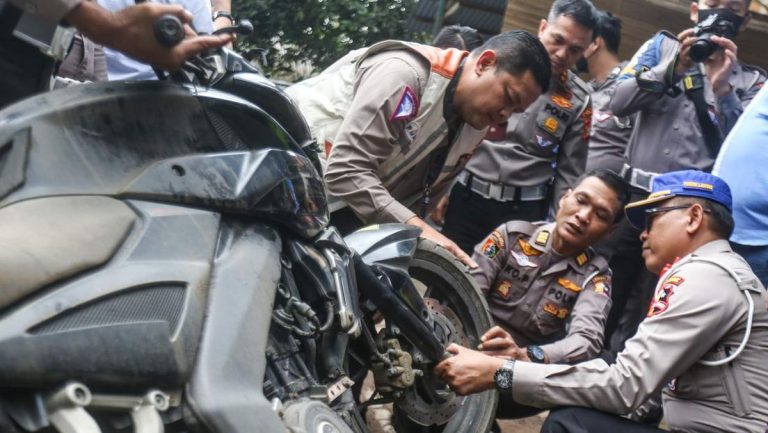 Polri Buka Servis-Cuci Motor Gratis di Lokasi Banjir Sumatra