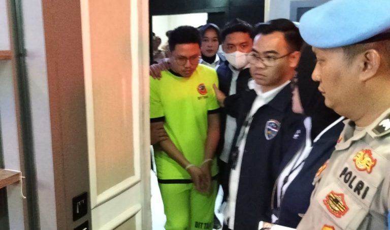 Ini Motif Resbob Hina Suku Sunda saat Live Streaming : Okezone News