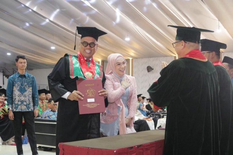 Riwayat Pendidikan Uya Kuya yang Baru Lulus S2 Hukum, Tesisnya Bahas Penjarahan Rumah Pribadi : Okezone Edukasi