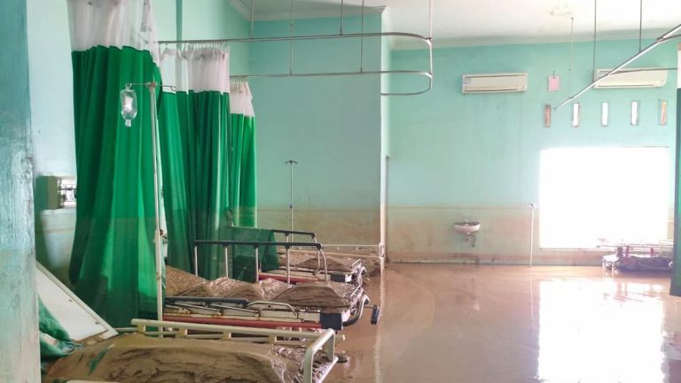 Nakes Sulsel Bertugas di Tengah Lumpur Aceh Tamiang, IGD Lumpuh