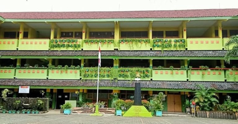 Mobil MBG Tabrak Siswa SDN 01 Kalibaru, Ini Profil Sekolahnya : Okezone Edukasi