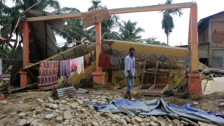 Mendikdasmen Salurkan Rp32 Miliar ke Guru Terdampak Bencana Sumatra