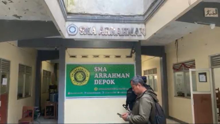 Polisi Buru Pacar Pemilik Email Teror Bom ke 10 Sekolah Depok : Okezone News