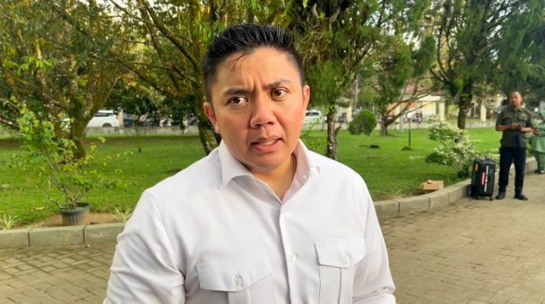 Seskab Teddy Sebut Besok Presiden Prabowo Tinjau Huntara di Aceh Tamiang : Okezone News