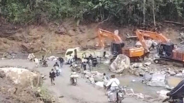 Sempat Viral Warga Jalan Kaki, Jalur Simpang KKA Kini Bisa Dilintasi