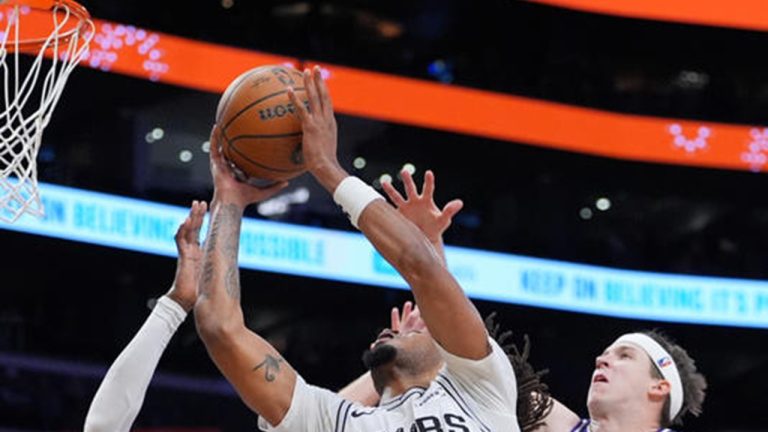 Stephon Castle Pimpin Spurs Singkirkan Lakers dari Piala NBA