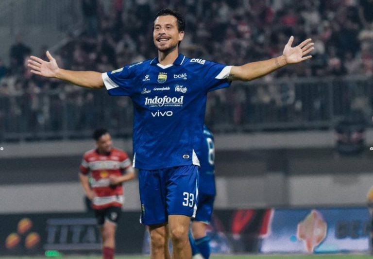 Perasaan Thom Haye Usai Cetak Gol Perdana untuk Persib Bandung saat Bantai Madura United 4-1 : Okezone Bola