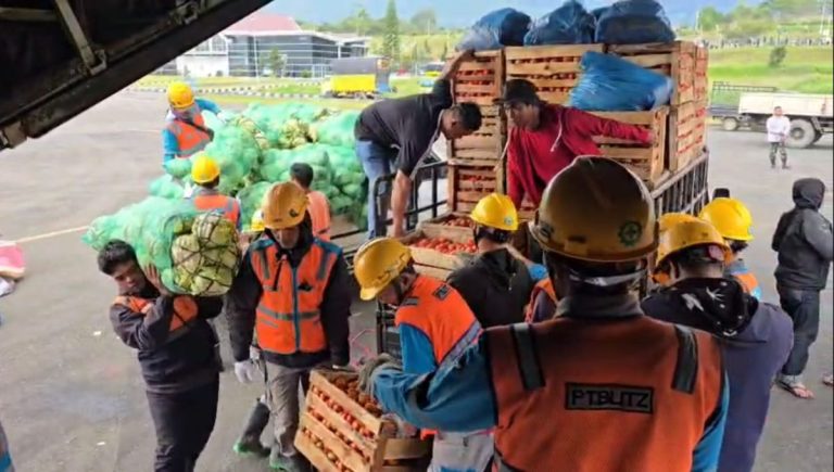 TNI AU Angkut 14 Ton Cabai Petani Bener Meriah ke Medan : Okezone News