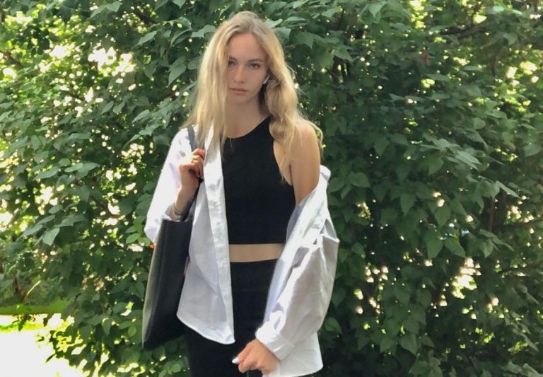 Kisah Viktoriia Kozyreva, Pebulu Tangkis Cantik Rusia yang Kini Fokus Jadi Model : Okezone Sports