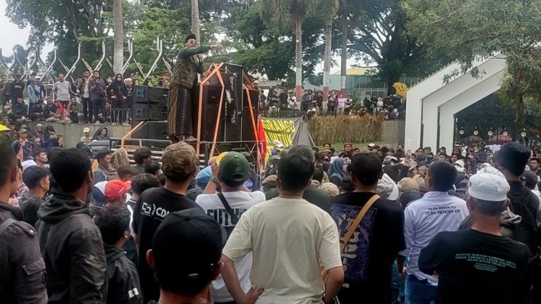 Tolak Geothermal, Ratusan Warga Gede-Pangrango Demo Bupati Cianjur