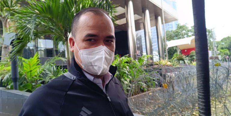 Pimpinan DPRD Kabupaten Bekasi Aria Dwi Nugraha Dicecar soal Aliran Uang Suap