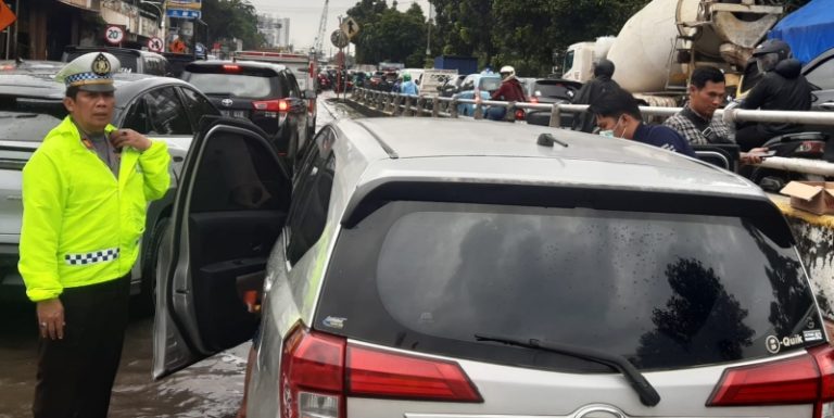 Pengemudi Tewas saat Kena Macet di Jelambar