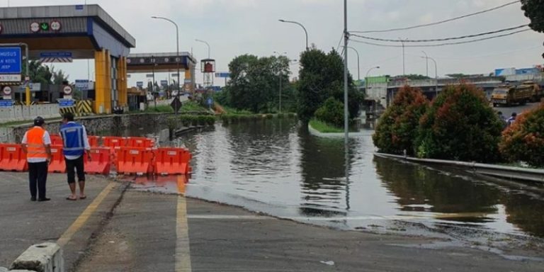 Pemerintah Didesak Turun Tangan Atasi Banjir di Jalan Tol