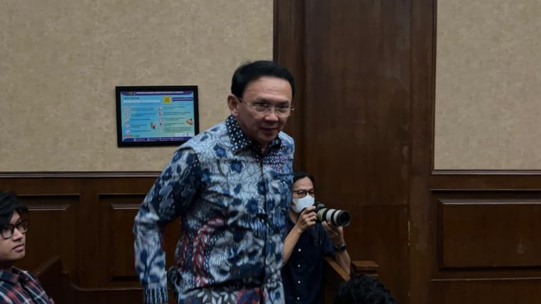 Kalau Mau Bongkar Tuntas Periksa Erick Thohir dan Jokowi