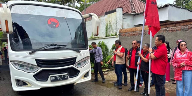 Bus Klinik dan Truk Laundry, Cara PDIP Bantu Korban Longsor Bandung Barat