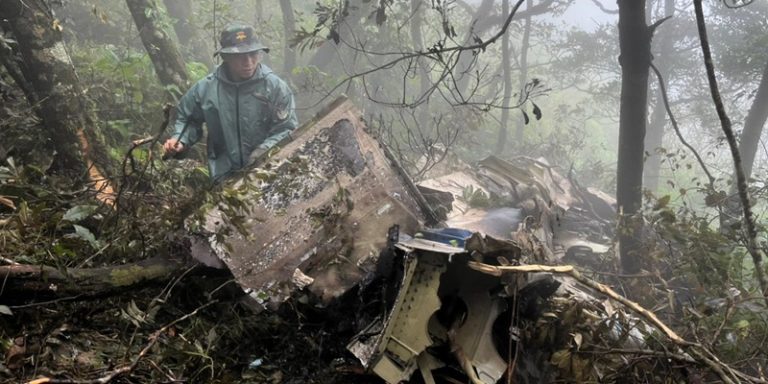 Bangkai Pesawat ATR 42-500