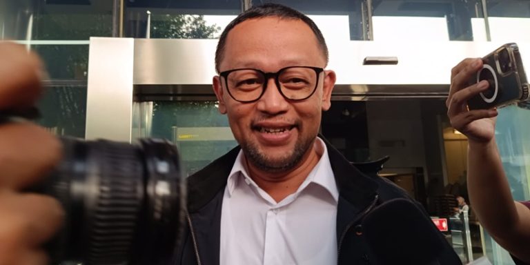 Gus Alex Ogah Ngeladenin Pertanyaan Wartawan