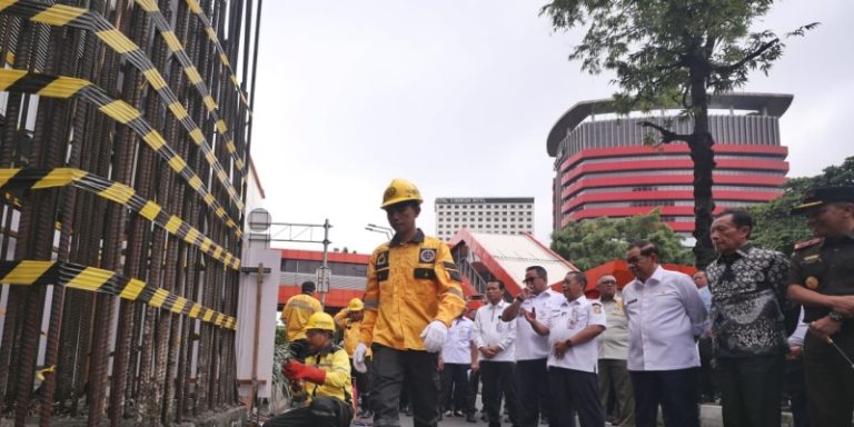 Bongkar Tiang Monorel