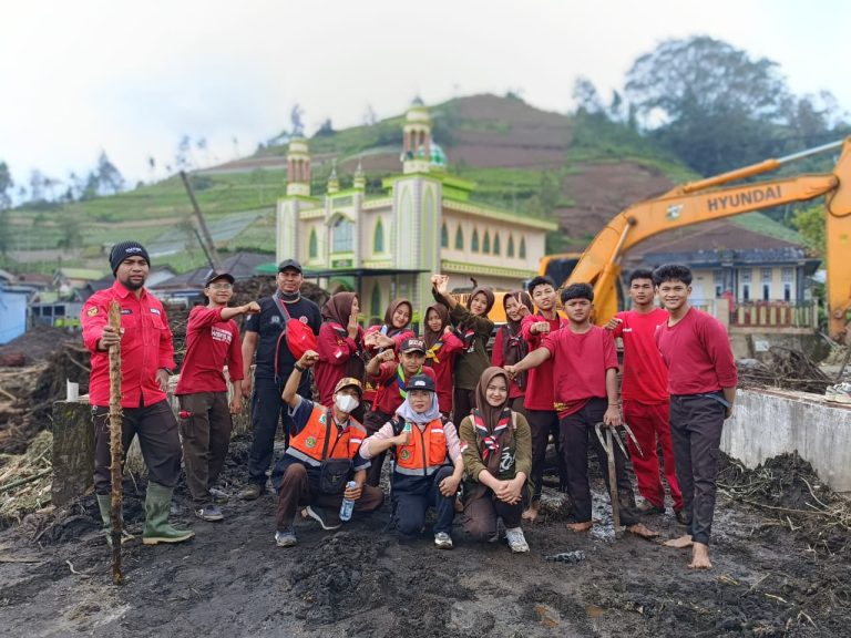 Kwarran Kertanegara Bantu Penanganan Banjir Bandang Desa Serang