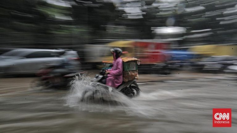 Banjir di Cawang Imbas Hujan Deras Jakarta
