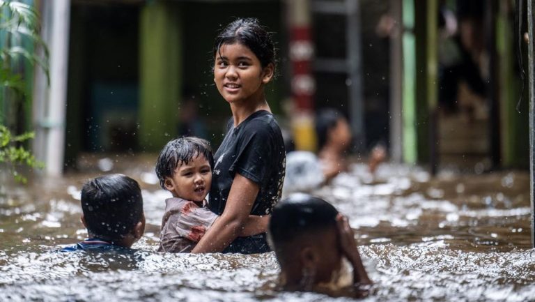 17 RT Terendam, Ketinggian Air Capai 1,5 Meter