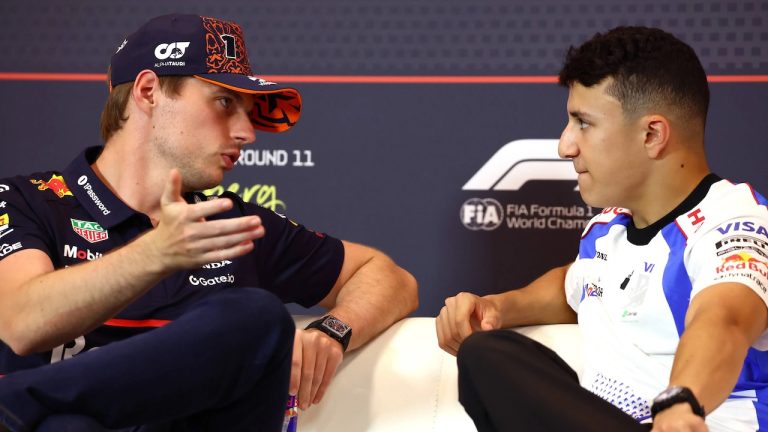 Belum Balapan, Isack Hadjar Sudah Diingatkan untuk Tak Menantang Verstappen