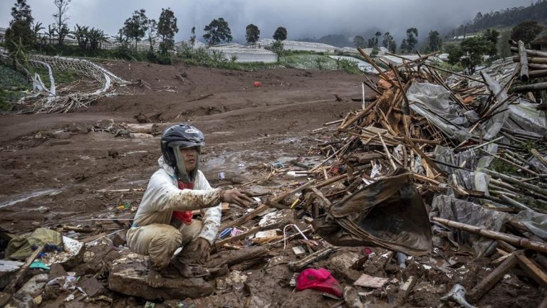 Polda Jabar Terima 10 Kantong Jenazah Korban Longsor Cisarua