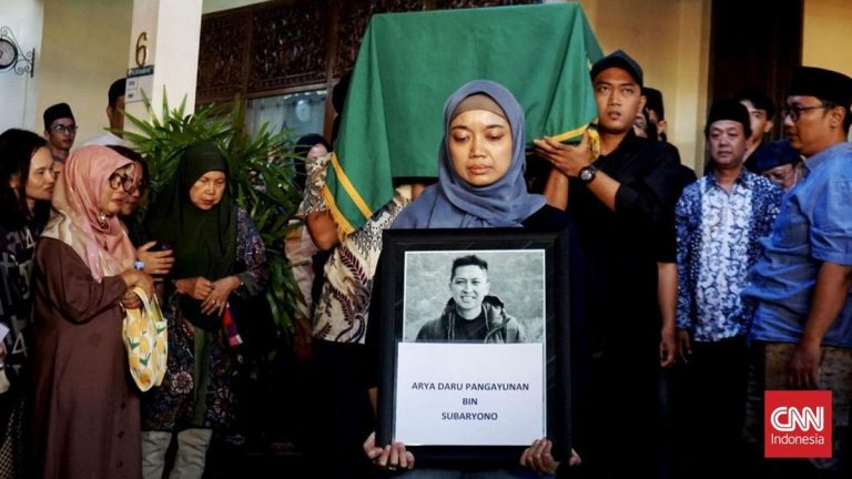 Keluarga Pertanyakan Penghentian Kasus Kematian Arya Daru oleh Polisi