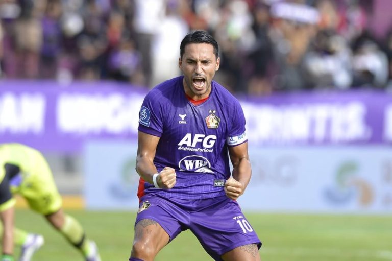 Ezra Walian Diincar Persija Jakarta, Pelatih Persib Bandung Bojan Hodak Tunjukkan Penyesalan : Okezone Bola